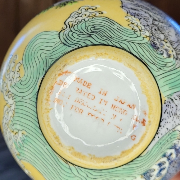 Elegant Yellow Vase with Crane Design - Picture 12 of 13